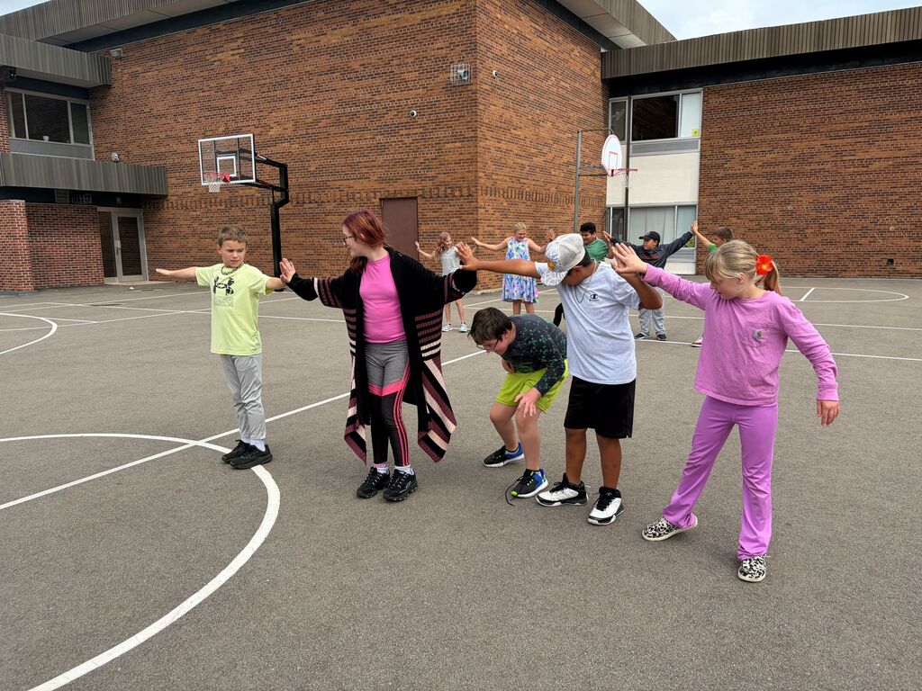 5th grade students play human chain game outside