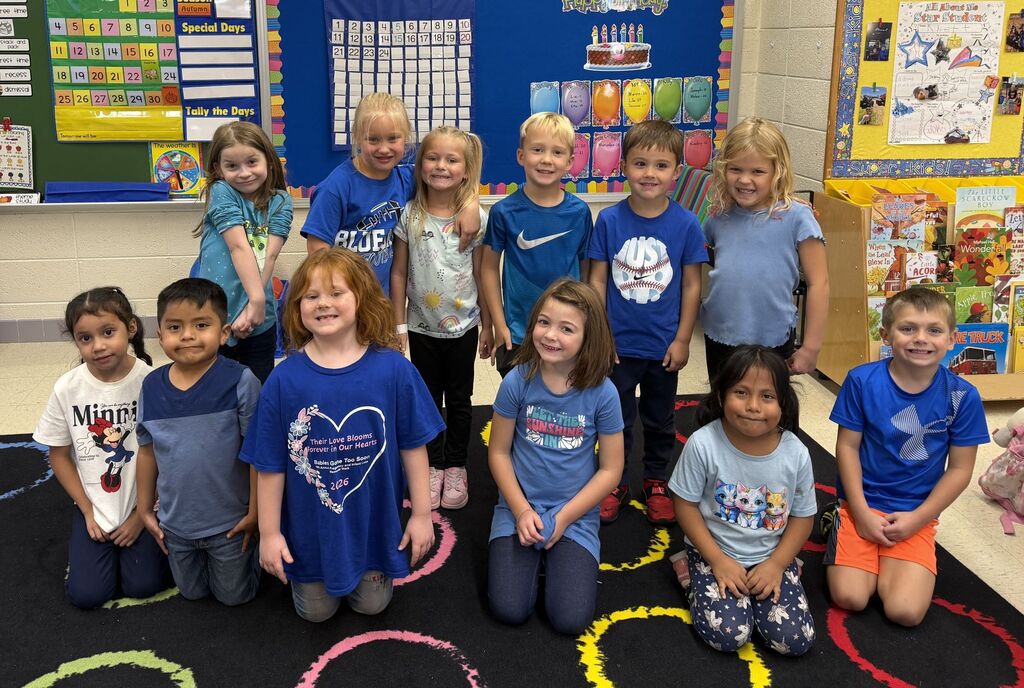 students that are wearing blue take a picture