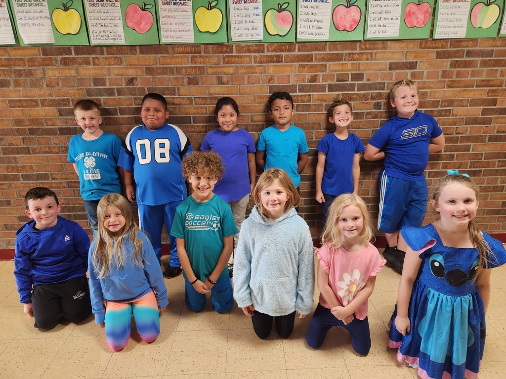 students that are wearing blue take a picture