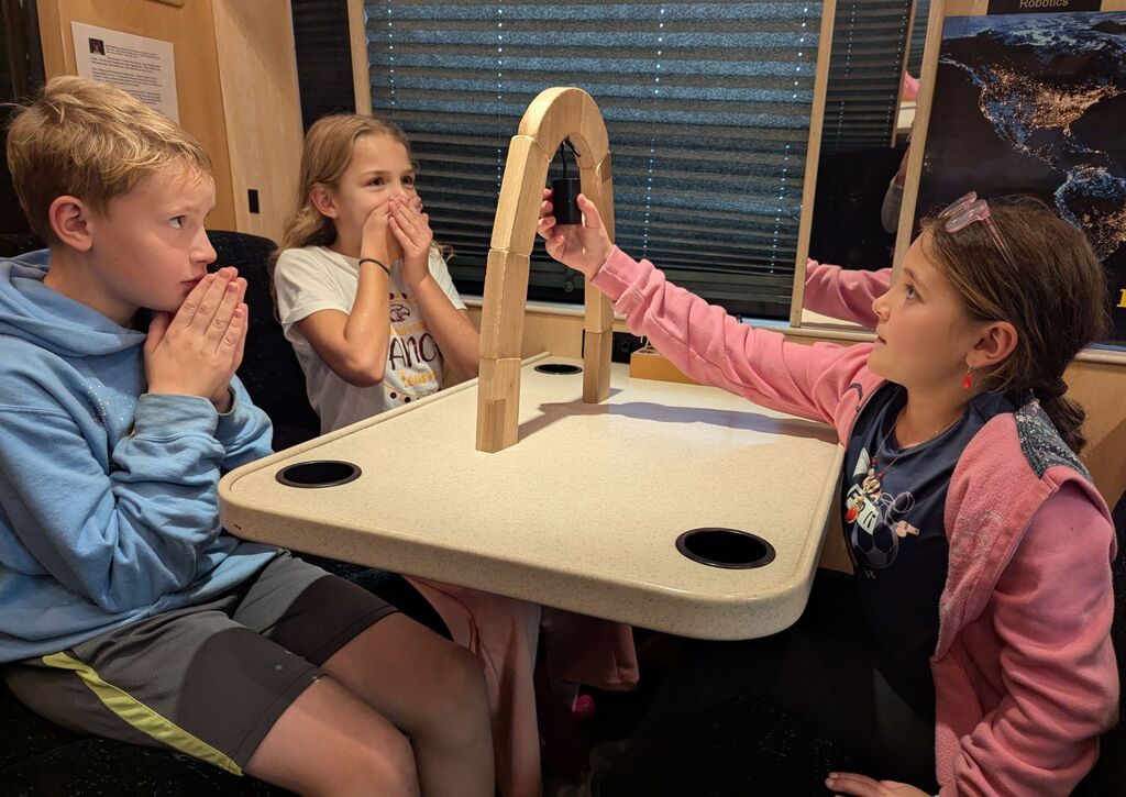 4th Grade students do STEM activities on the STEM shuttle