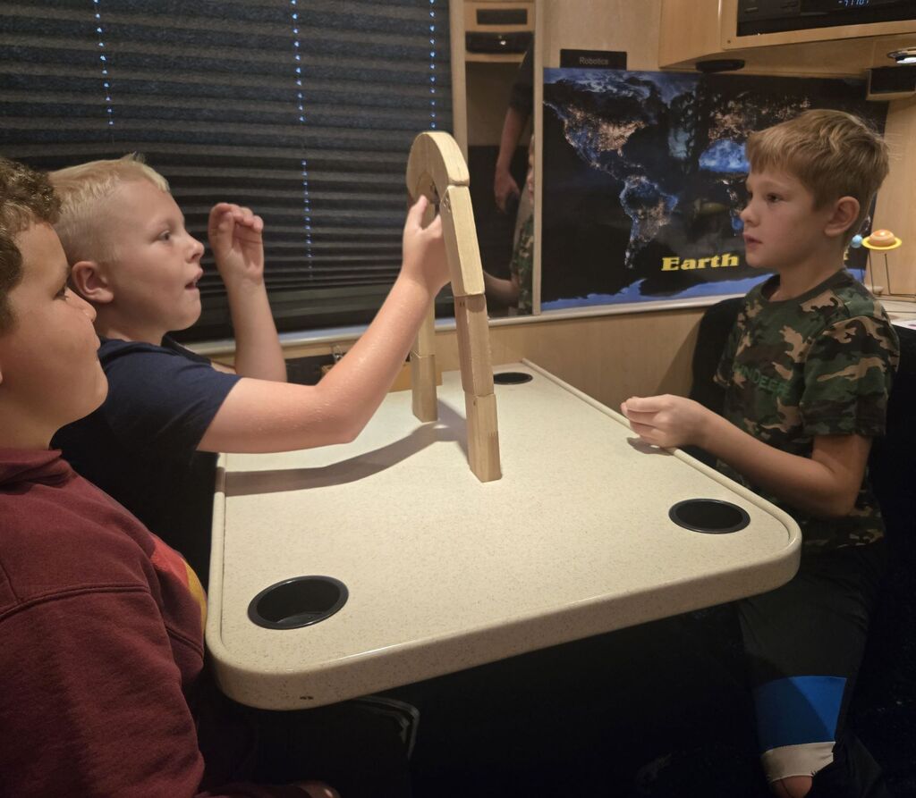 4th Grade students do STEM activities on the STEM shuttle