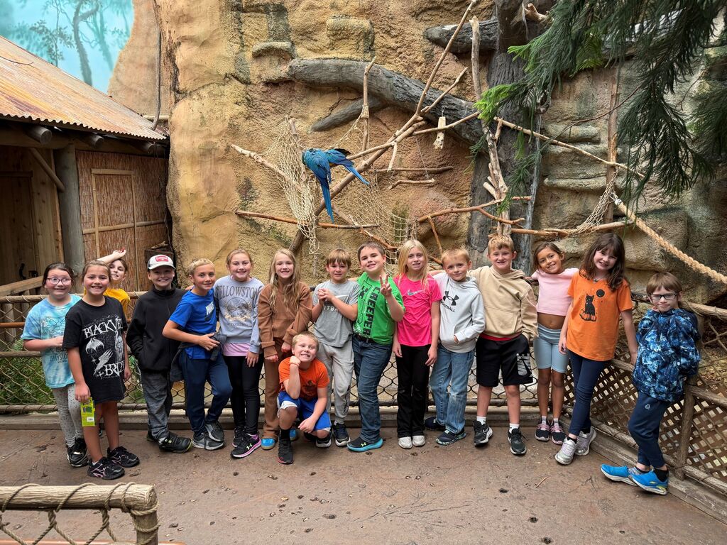 students pose for a picture at the Henry Vilas zoo bird exhbit