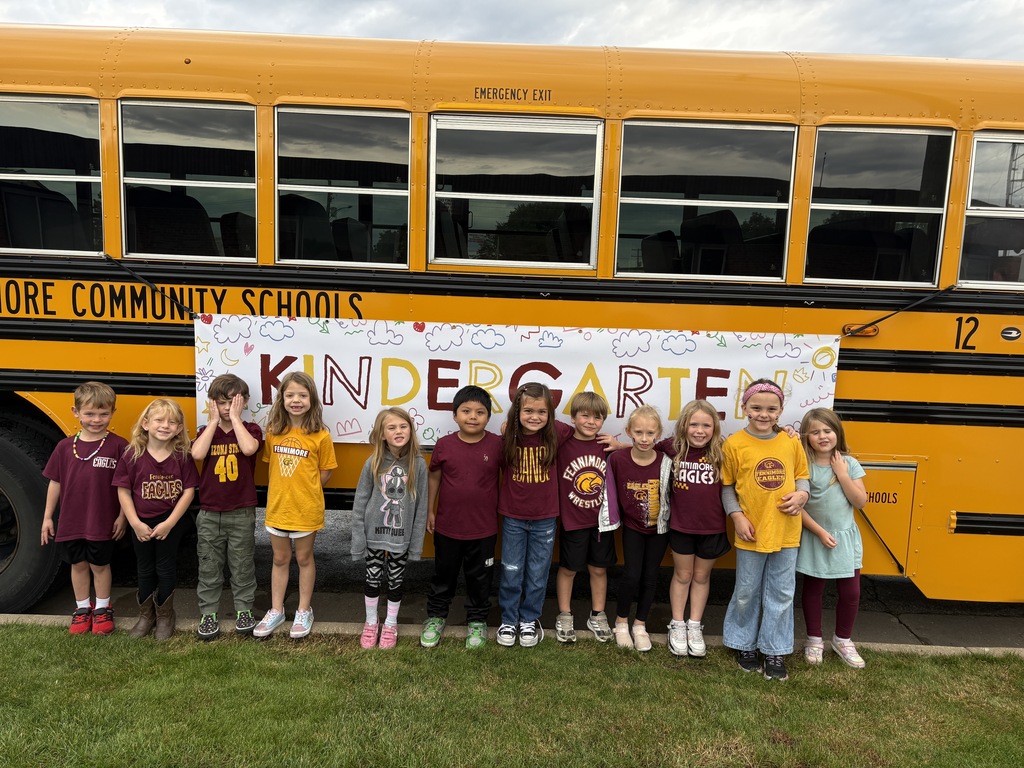 5K students take a picture in front of the bus