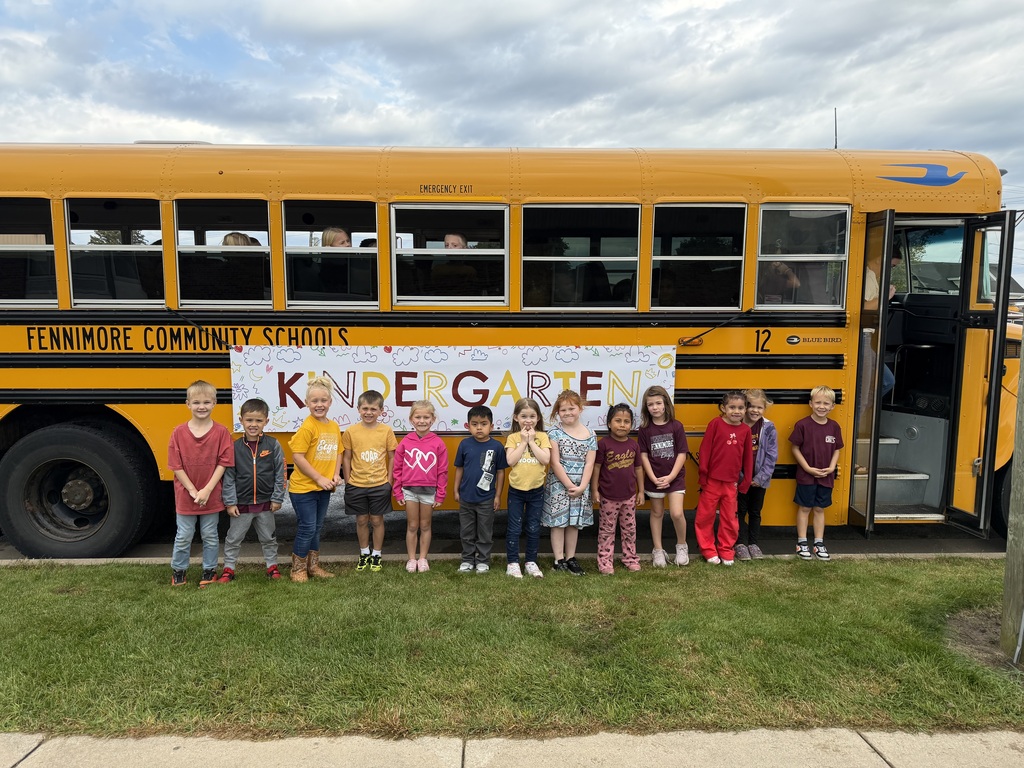 5K students take a picture in front of the bus