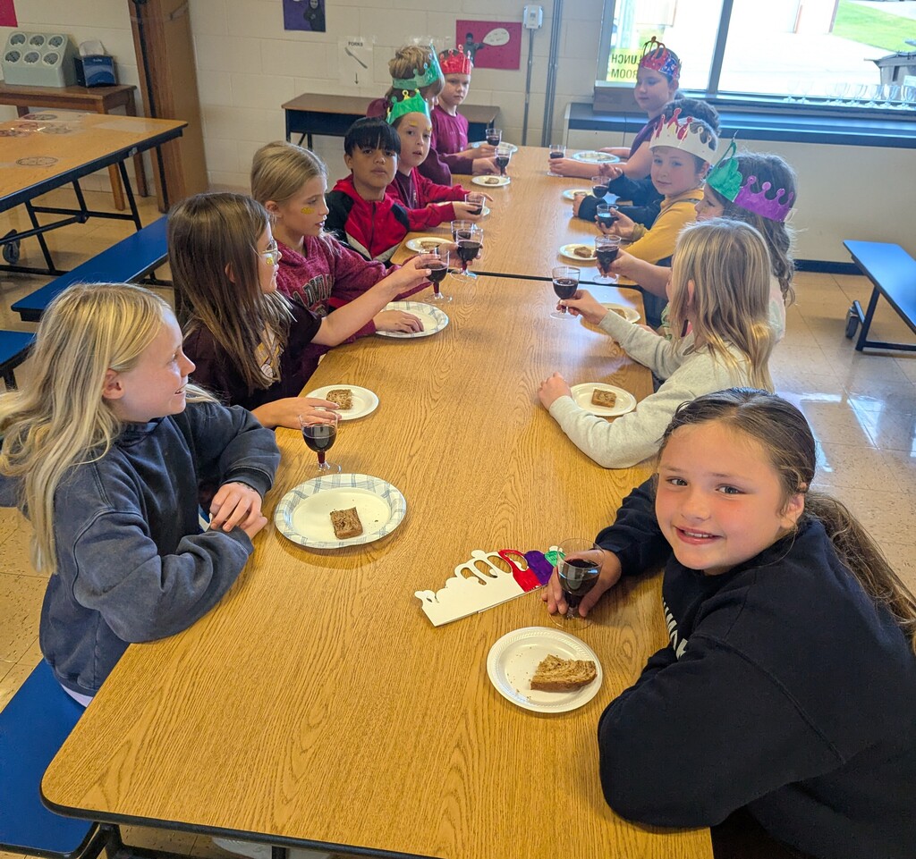 students eat rye bread and juice