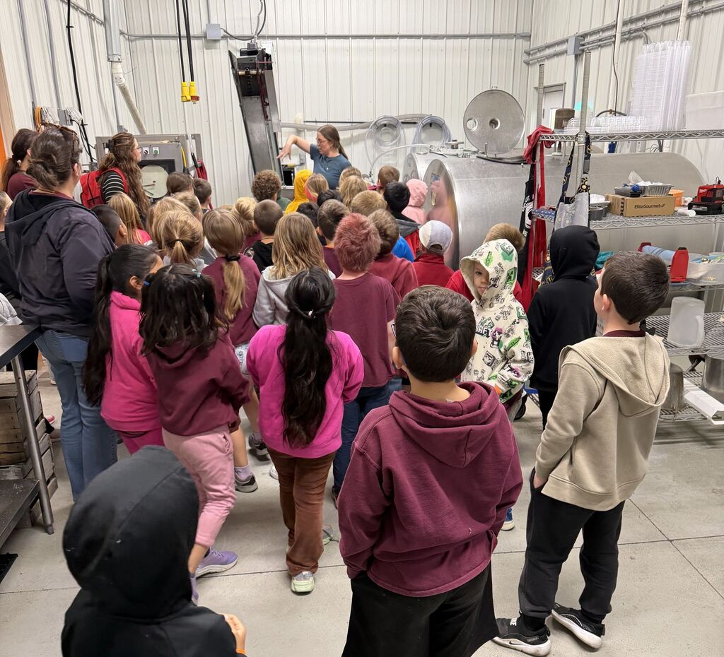 students see the apple factory