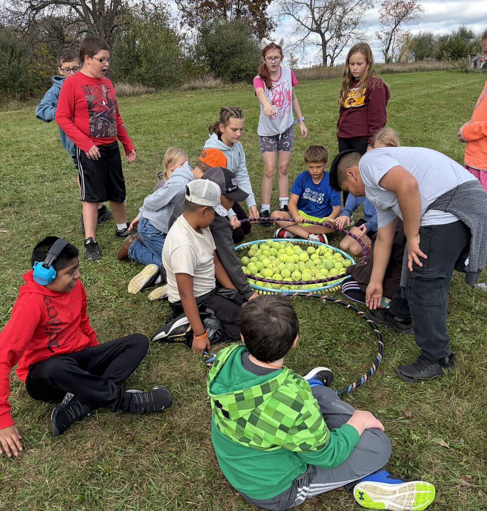 students do teambuilding activities at Bethel Horizons
