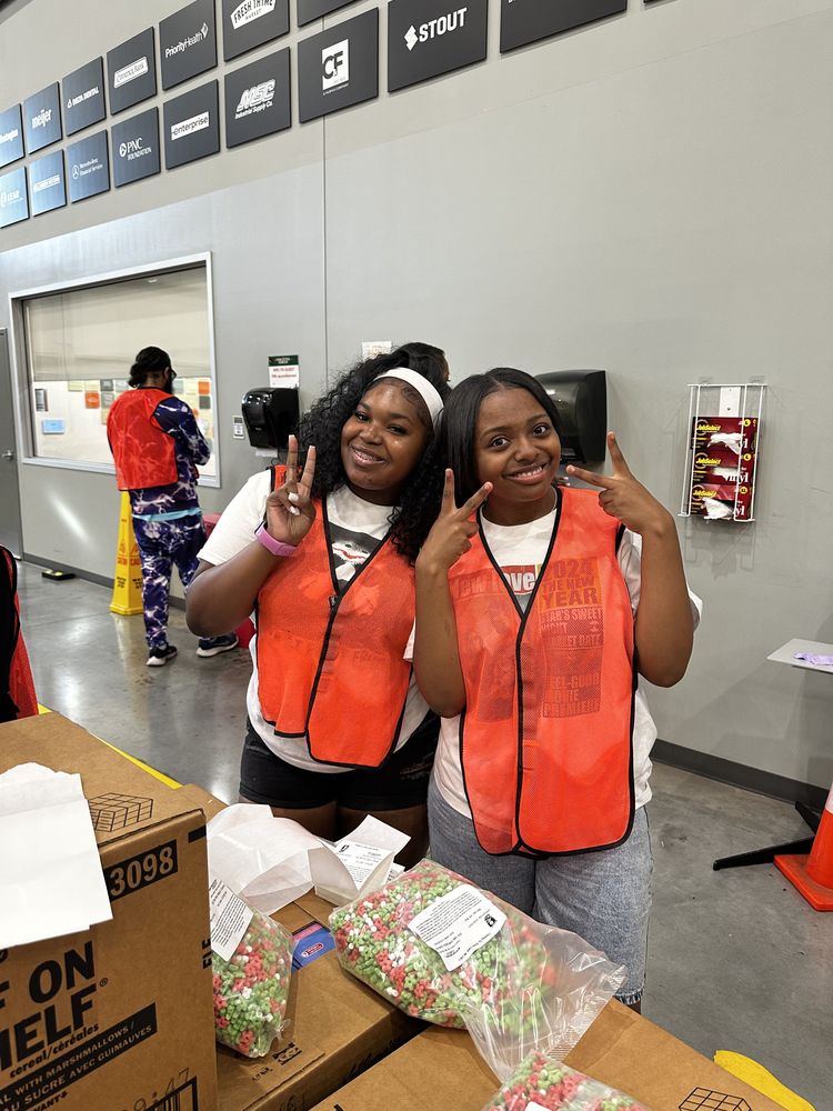student council members support food bank at Forgotten Harvest