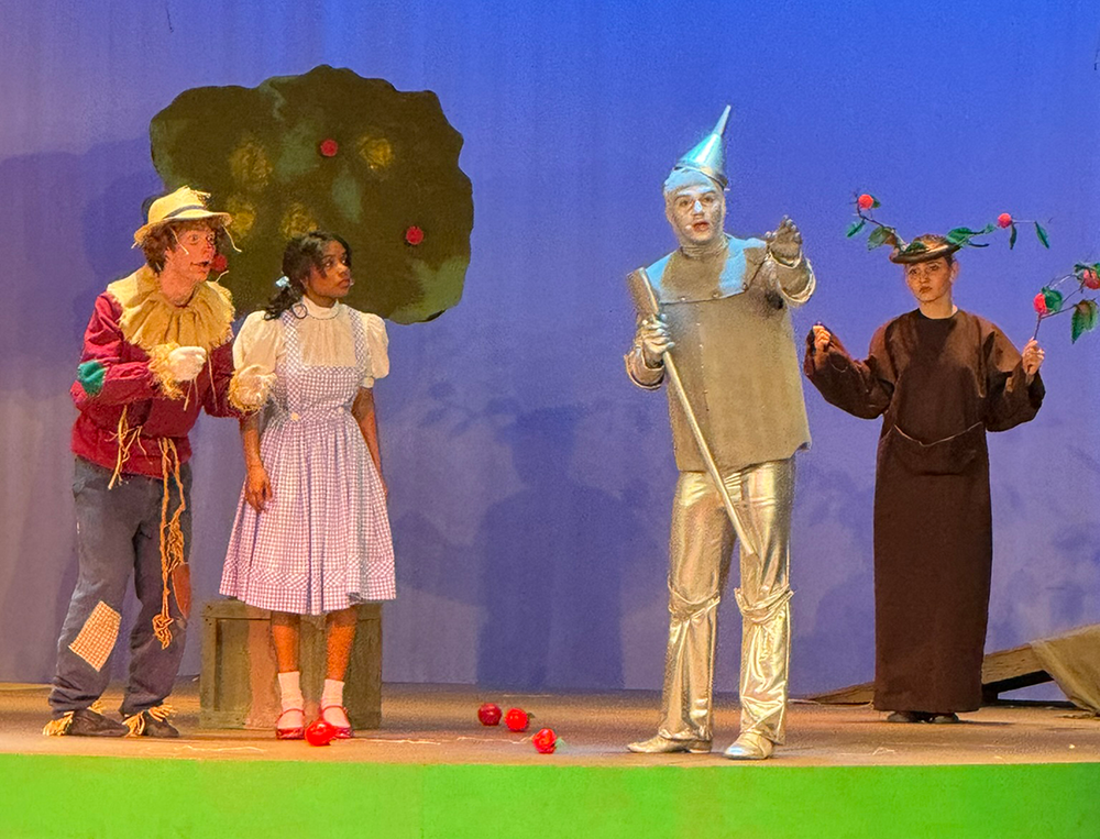 FHS students perform The Wizard of Oz