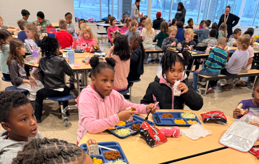 Students use new reusable trays