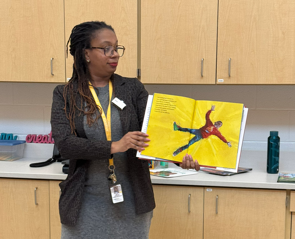 Superintendent Hibbler reads to Ferndale Lower Elementary students