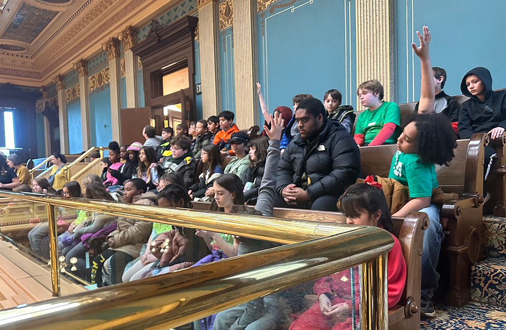 students in the gallery if the capitol in Lansing