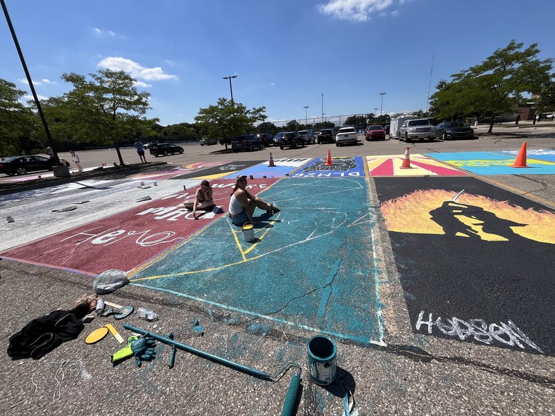 fhs seniors paint parking lot
