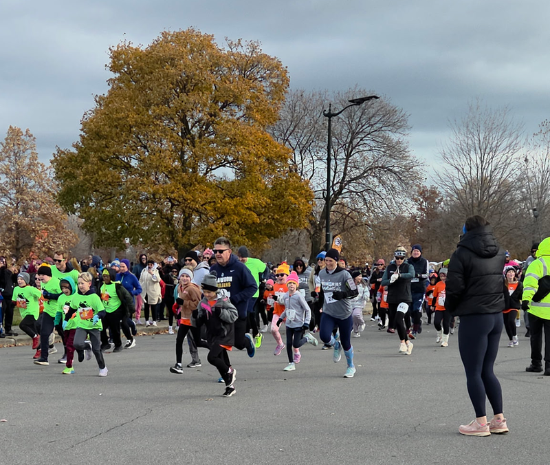 runners compete on Belle Isle