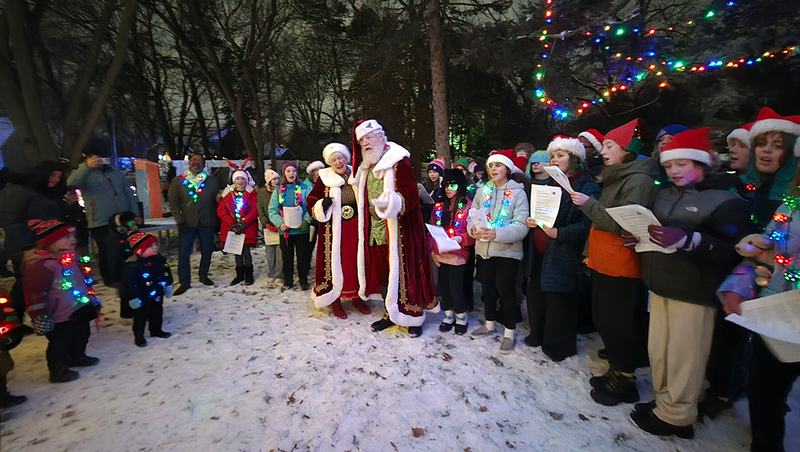 santa sings with FMS Choir