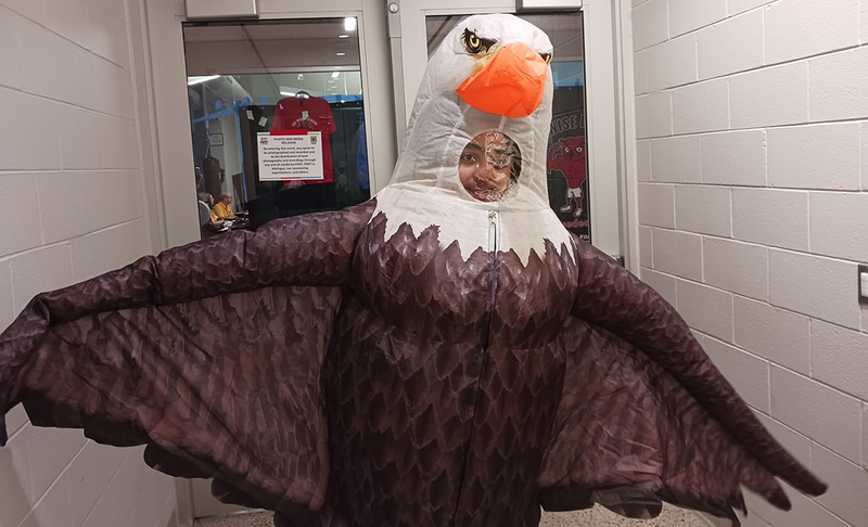 screaming eagle mascot soars to states