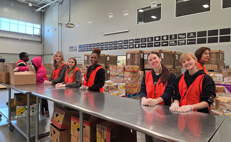 FHS NHS students volunteer with Forgotten Harvest