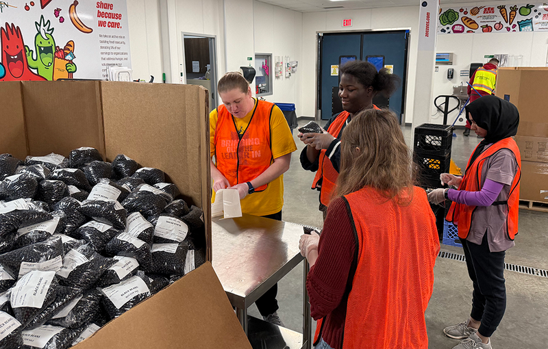 UHS students volunteer with Forgotten Harvest