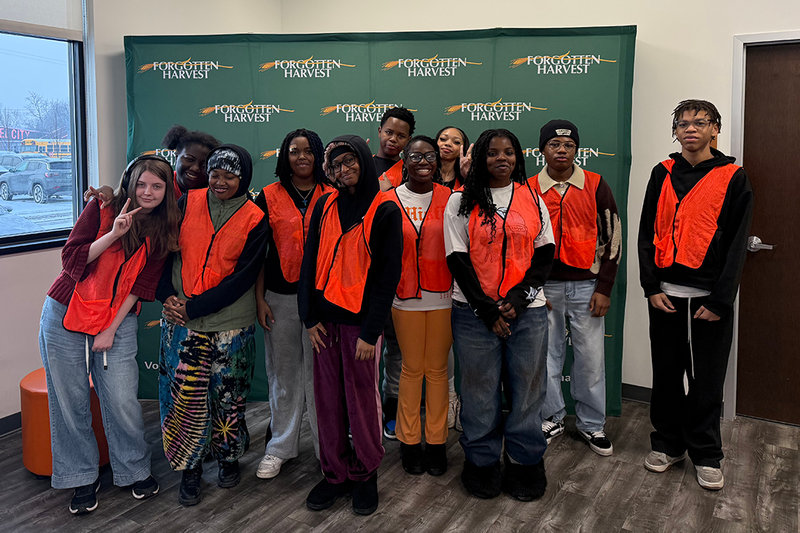 UHS students volunteer with Forgotten Harvest