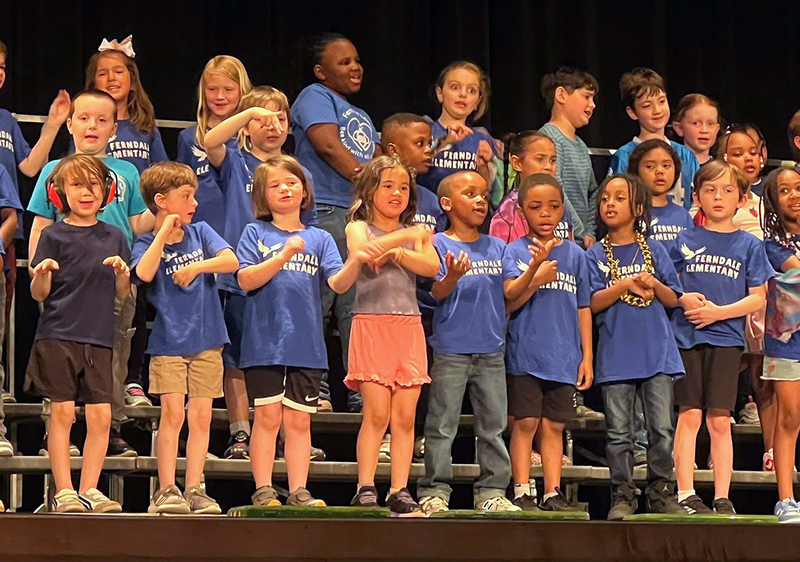 1st grade students sing