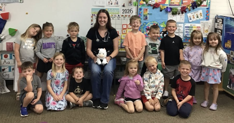 Shaunna's preschool classes concluded their Pet Study by having Shaunna's daughter, Dr. Ashton Loseke, come in and talk to us about how to take care of our pets.