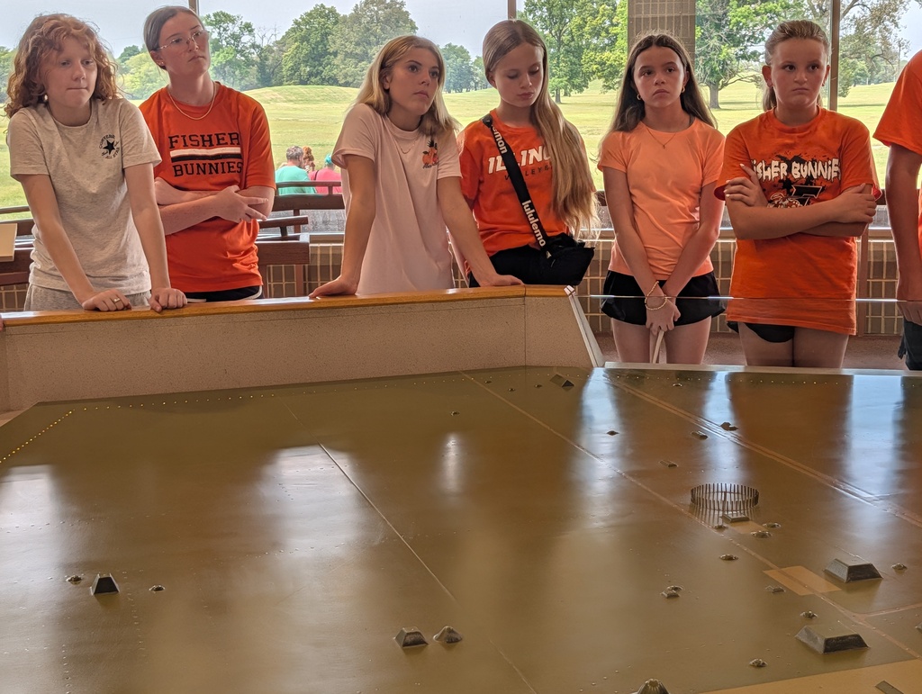 The 7th Grade History classes traveled to the Cahokia Mounds World Heritage site this week to learn more about the ancient Mississippian culture, play Chunky, and climb the 300-foot Monks Mound, the largest ancient earthen mound in North America.