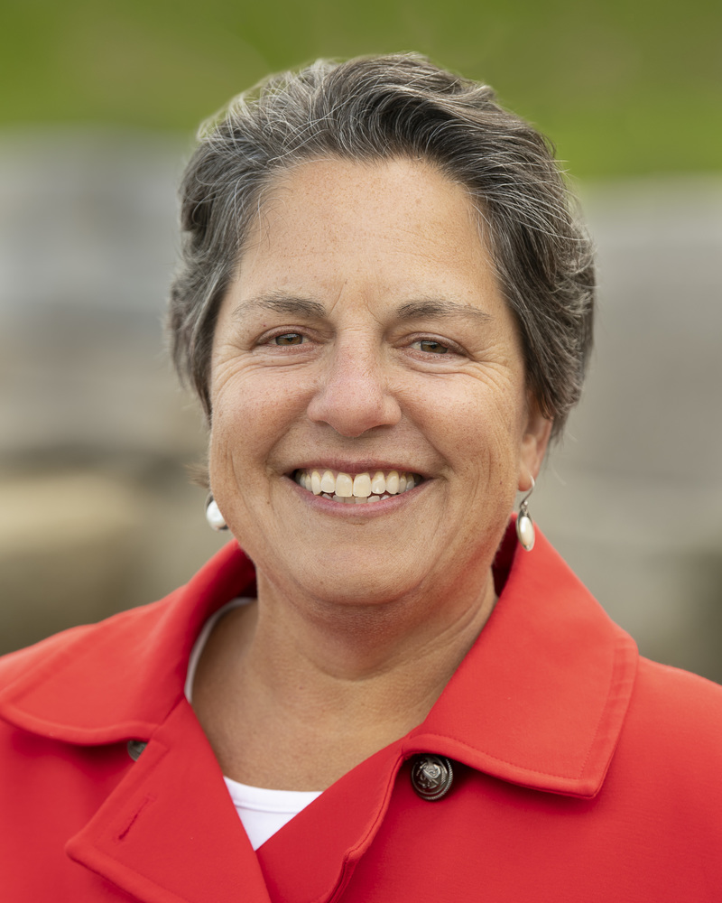 headshot Maria Libby