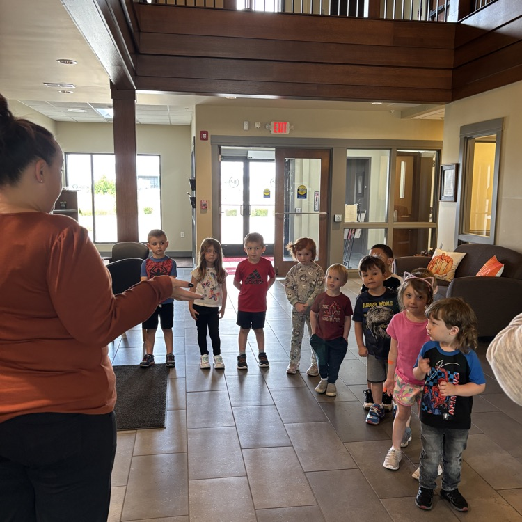 Decker PM PreK visit to Flanagan State Bank