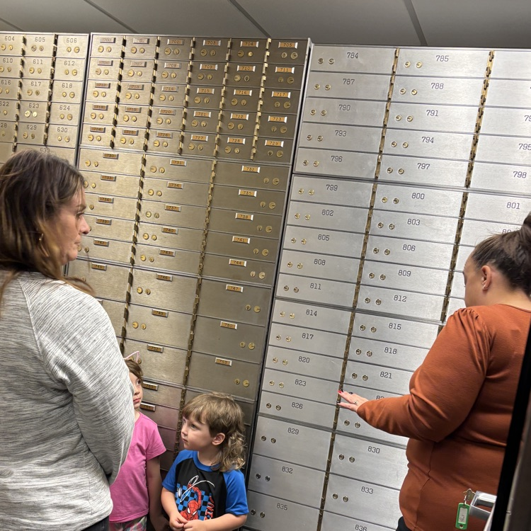 Decker PM PreK visit to Flanagan State Bank