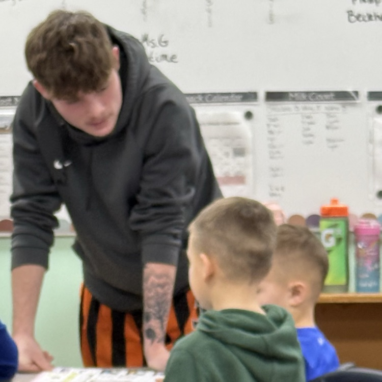 parenting students working with kindergarten students