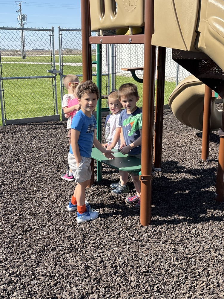 They are buying and selling ice cream!