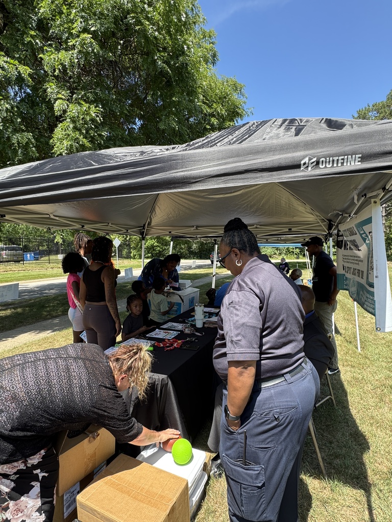Pop up event at Ridgecrest Apartments to support Flint Community Schools