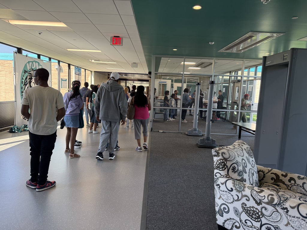Holmes STEM Middle School Academy had a great start to Orientation today, welcoming our scholars, families, and staff ahead of the new school year!
