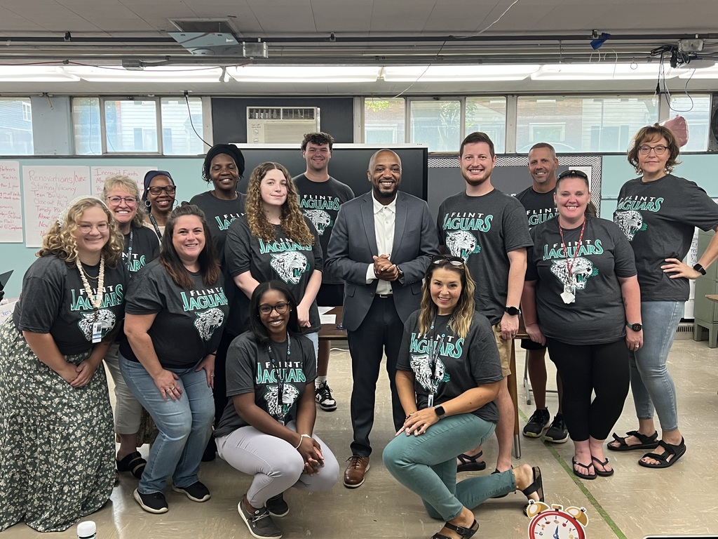 Superintendent Jones with Flint Community Schools new hires during New Teacher Orientation