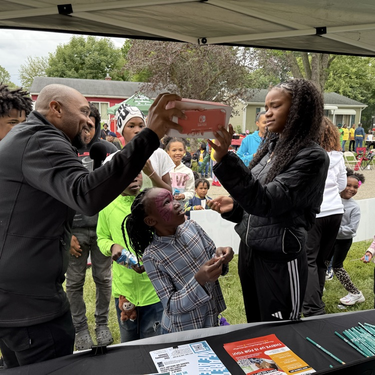 flint community schools at Brownell Holmes neighborhood association porchfest celebration