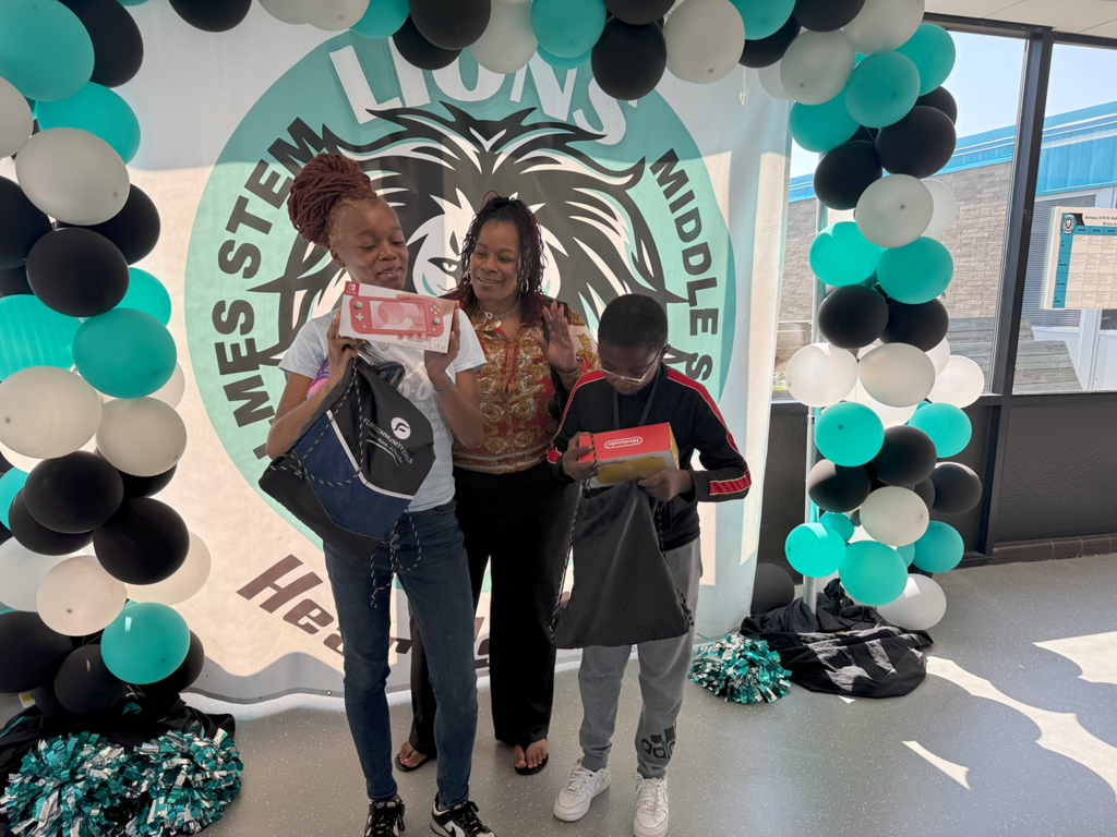 Brownell and Holmes scholars receive special gifts for their involvement with The Cube grand opening