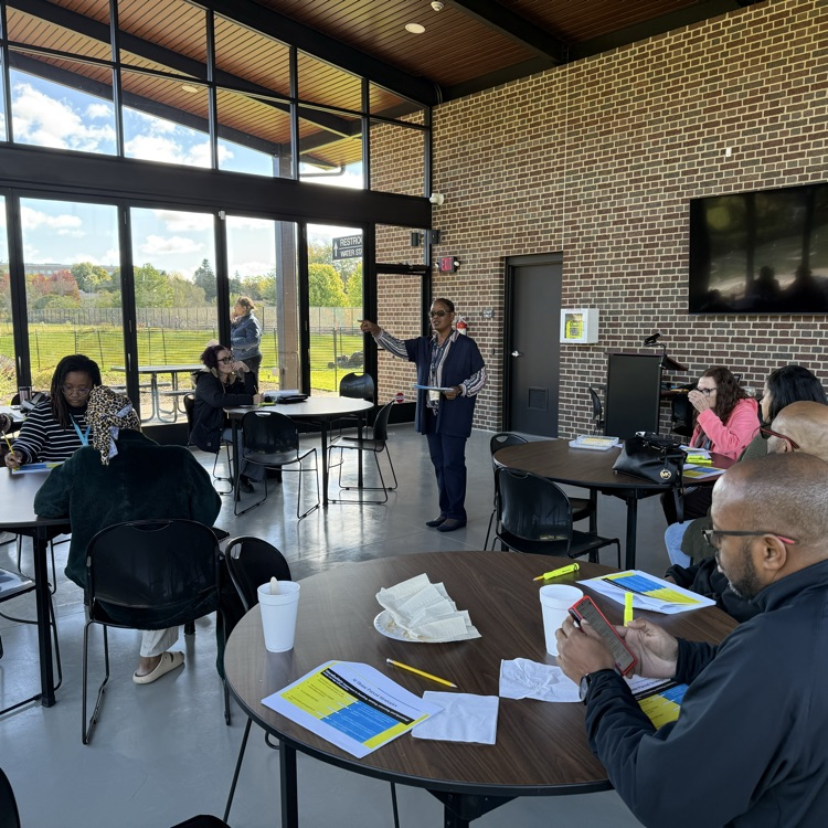 Families came together on Wednesday, October 8th to explore fun ways to build reading skills at home, share stories, and connect over the joy of learning.