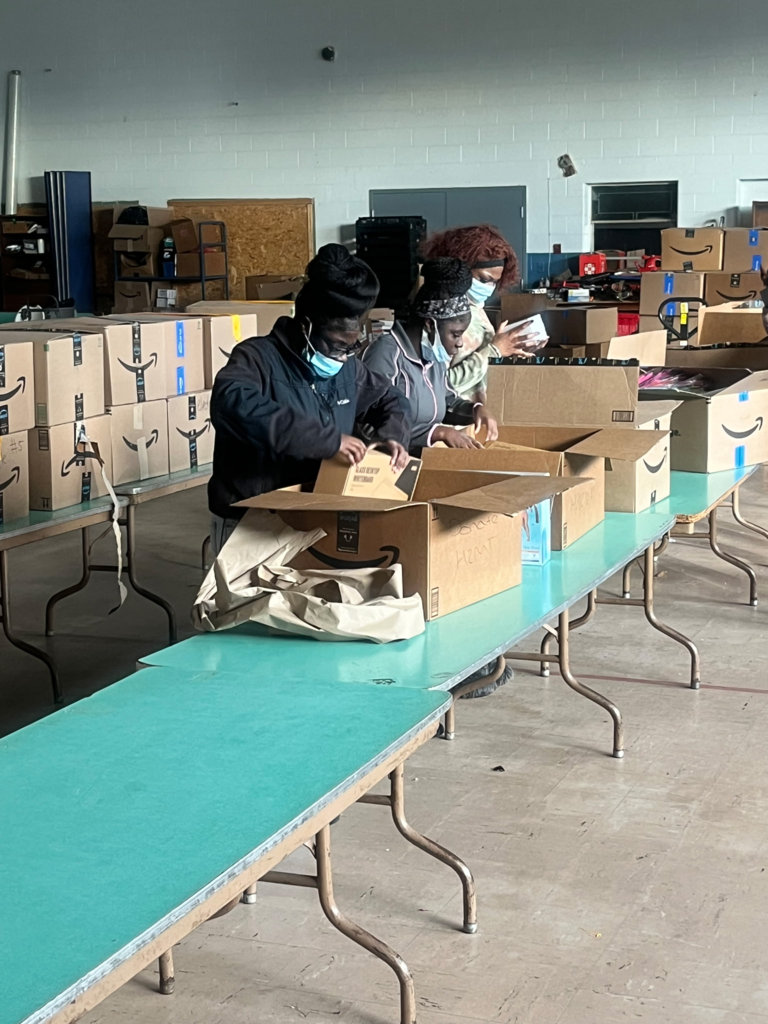Today, senior scholars and Boys to Mentors from the Accelerated Learning Academy rolled up their sleeves at the North End Soup Kitchen! From sorting toiletries, making sack lunches, to preparing and serving meals, our 15 scholars showed what giving back is all about.