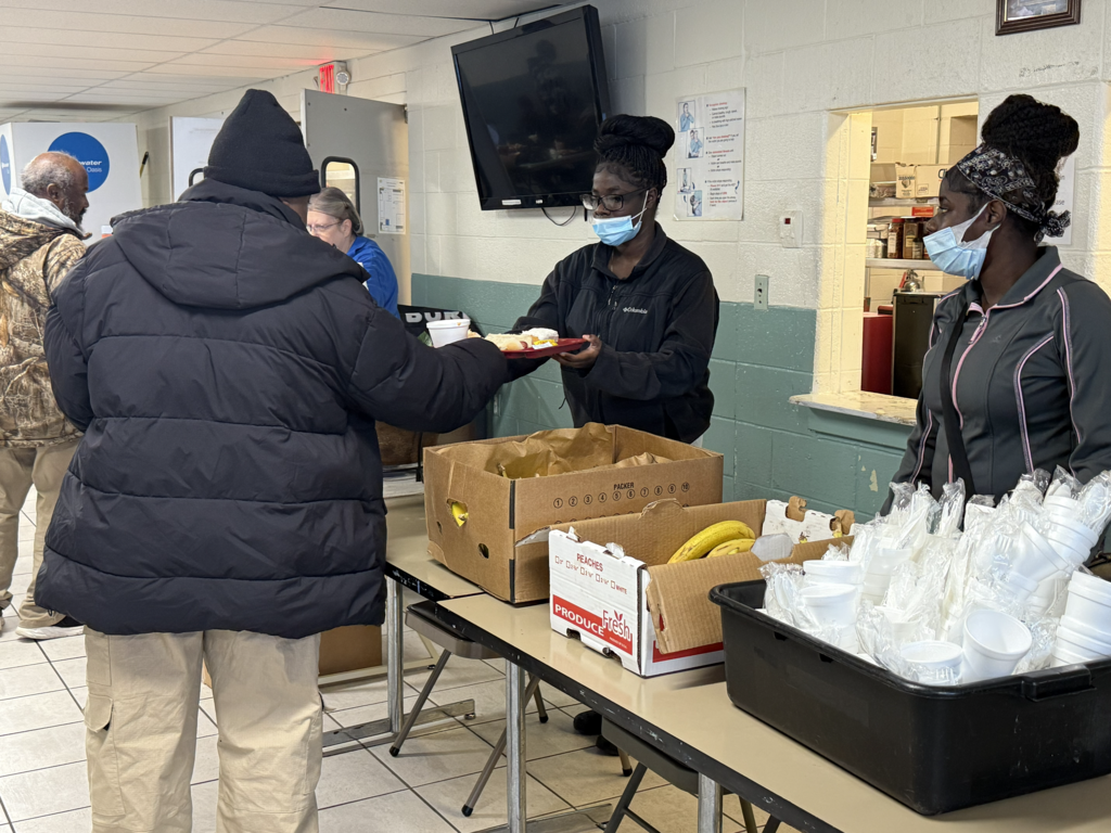 Today, senior scholars and Boys to Mentors from the Accelerated Learning Academy rolled up their sleeves at the North End Soup Kitchen! From sorting toiletries, making sack lunches, to preparing and serving meals, our 15 scholars showed what giving back is all about.