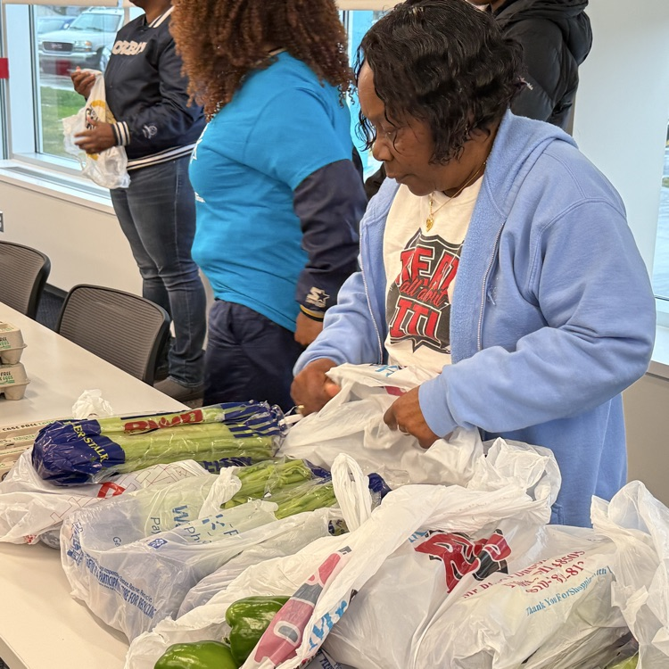 A huge thank-you to the Brownell-Holmes Neighborhood Association for hosting a turkey drive for our families! Their dedication to supporting our community is truly inspiring.