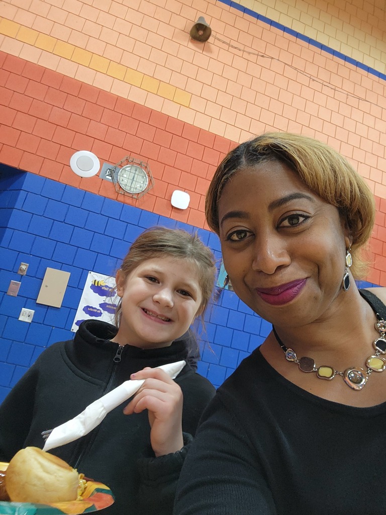 Doyle-Ryder Education Center had the pleasure of partnering with the University of Michigan–Flint Department of Public Safety to host a Harvest Family Community Dinner on Thursday, November 13th.