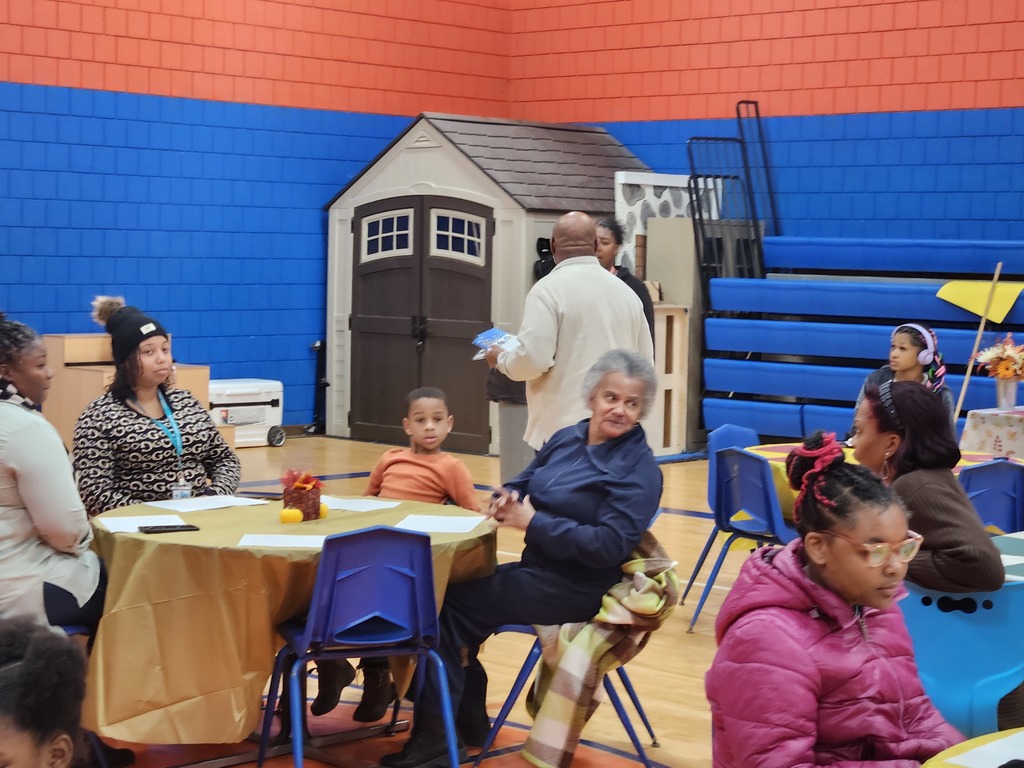 Doyle-Ryder Education Center had the pleasure of partnering with the University of Michigan–Flint Department of Public Safety to host a Harvest Family Community Dinner on Thursday, November 13th.