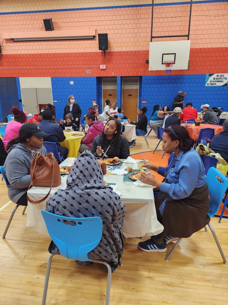 Doyle-Ryder Education Center had the pleasure of partnering with the University of Michigan–Flint Department of Public Safety to host a Harvest Family Community Dinner on Thursday, November 13th.