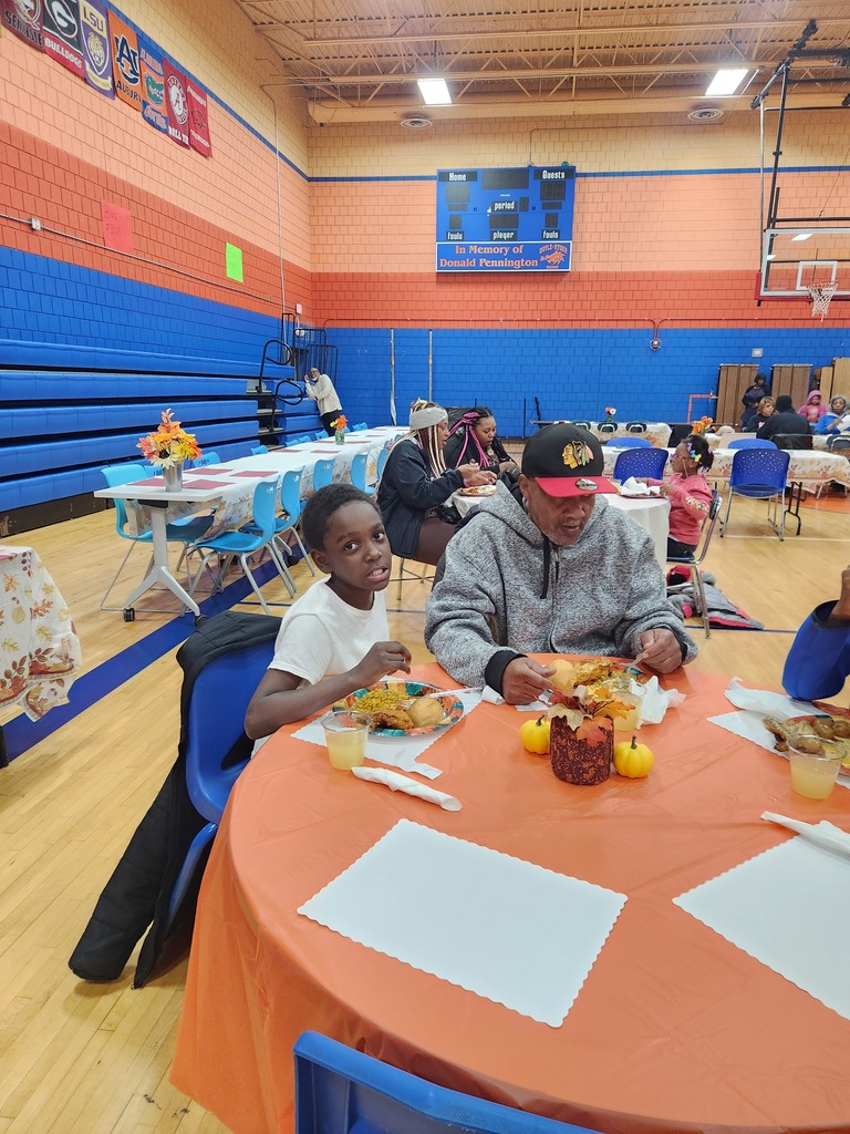 Doyle-Ryder Education Center had the pleasure of partnering with the University of Michigan–Flint Department of Public Safety to host a Harvest Family Community Dinner on Thursday, November 13th.