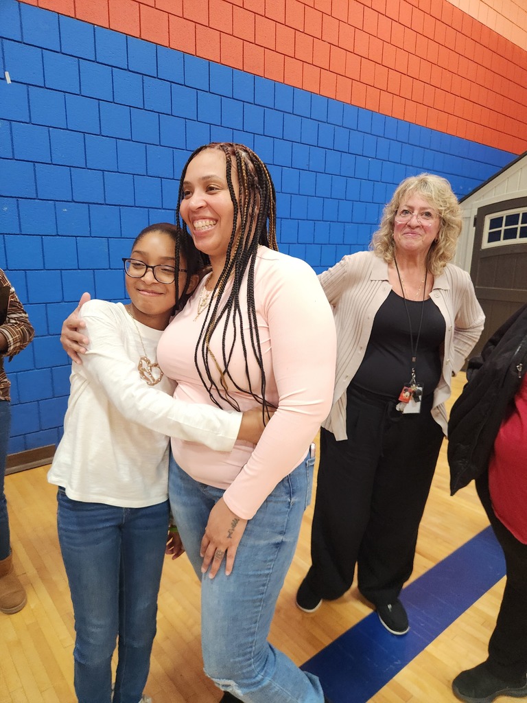 Doyle-Ryder Education Center had the pleasure of partnering with the University of Michigan–Flint Department of Public Safety to host a Harvest Family Community Dinner on Thursday, November 13th.