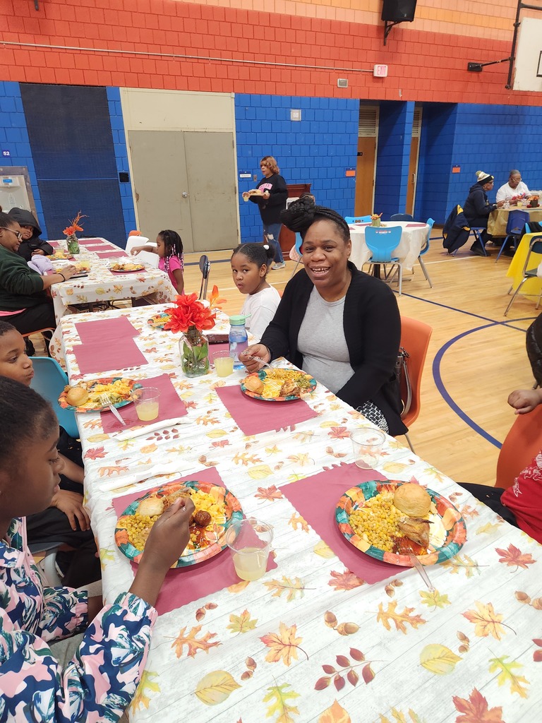 Doyle-Ryder Education Center had the pleasure of partnering with the University of Michigan–Flint Department of Public Safety to host a Harvest Family Community Dinner on Thursday, November 13th.