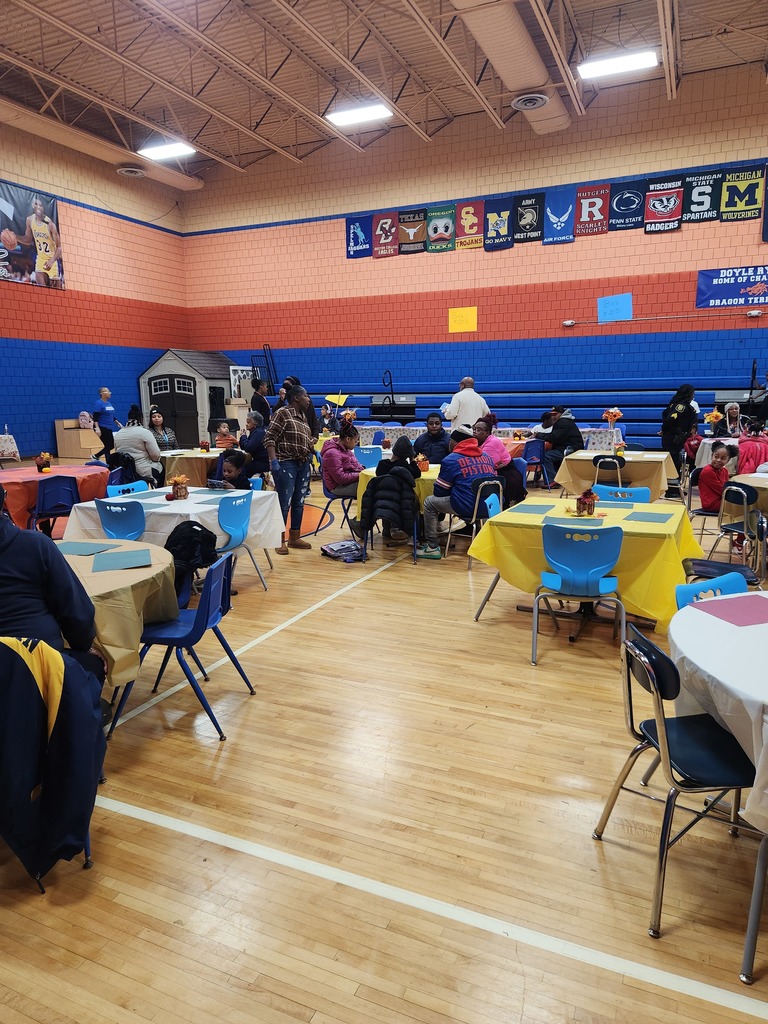 Doyle-Ryder Education Center had the pleasure of partnering with the University of Michigan–Flint Department of Public Safety to host a Harvest Family Community Dinner on Thursday, November 13th.