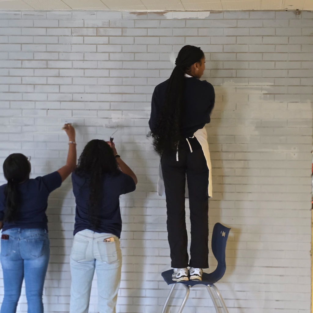 As part of the Alternative Spring Break program, students visited the district to connect with scholars, share information about college and scholarships, and even painted walls for an upcoming mural project. While at Southwestern Classical Academy, they had the opportunity to speak with Superintendent Jones about the district and his dedication to Flint Community Schools.