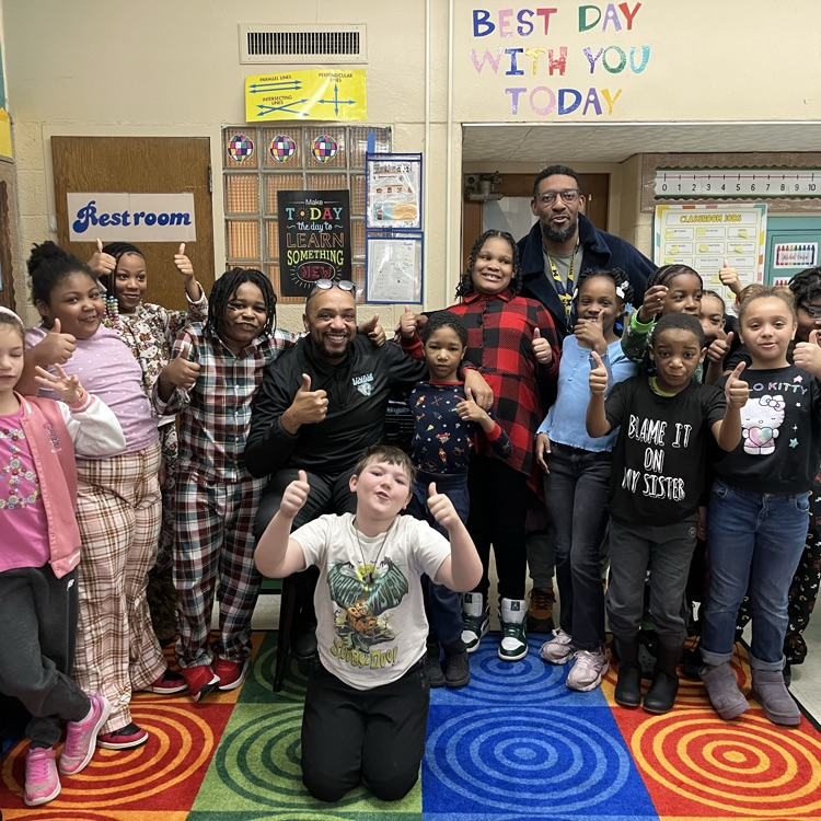 Superintendent Jones had a wonderful time this morning visiting Freeman Elementary to celebrate March is Reading Month! He spent time reading with scholars, asking thoughtful questions, and engaging in great conversations with students.