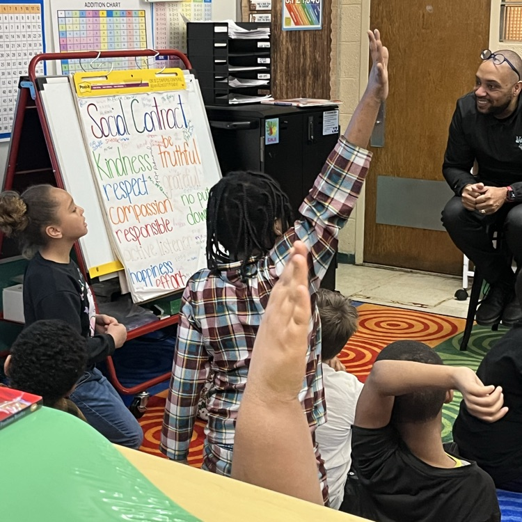 Superintendent Jones had a wonderful time this morning visiting Freeman Elementary to celebrate March is Reading Month! He spent time reading with scholars, asking thoughtful questions, and engaging in great conversations with students.